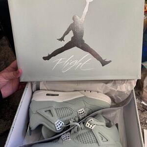 AIR JORDAN 4 RETRO( WOMENS SIZE 8.5)